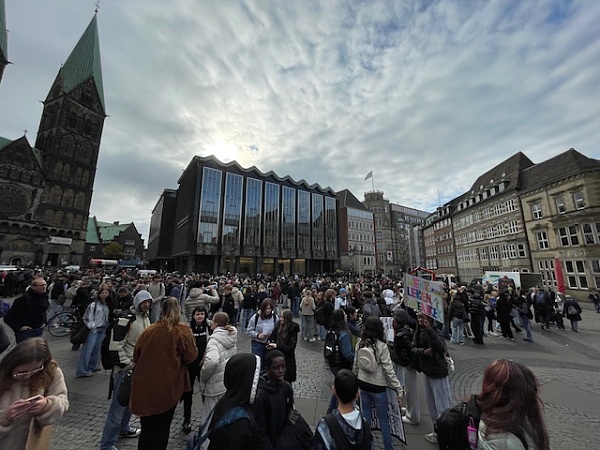 Schülerdemo in Bremen – laut, bunt und voller Energie!