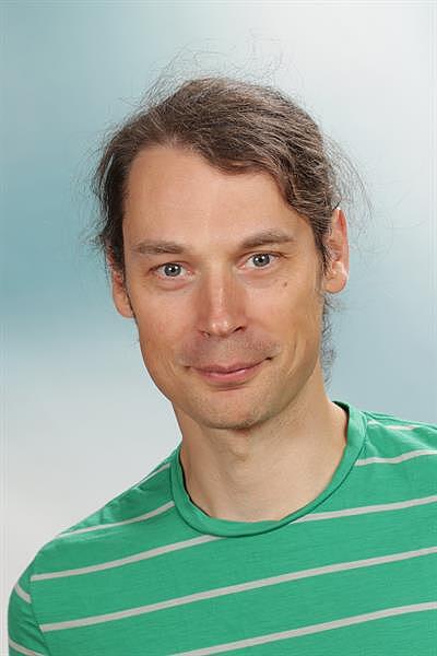 Portrait Dennis Oelgeklaus